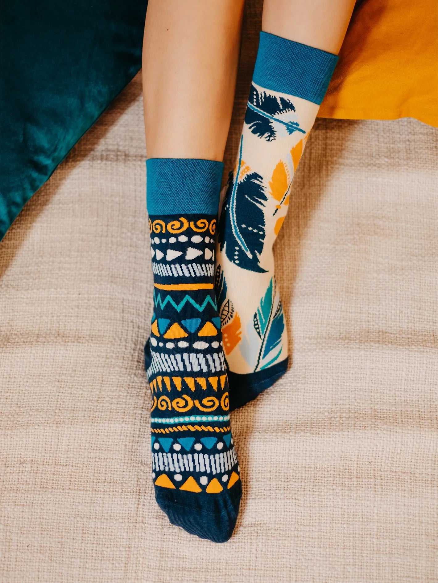 regular-socks-feathers-fc/fc635a8cf1c773528277bdb928dc3440b6583ef7