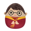 Squishmallows— Harry Potter în robă de Quidditch, 20 cm.