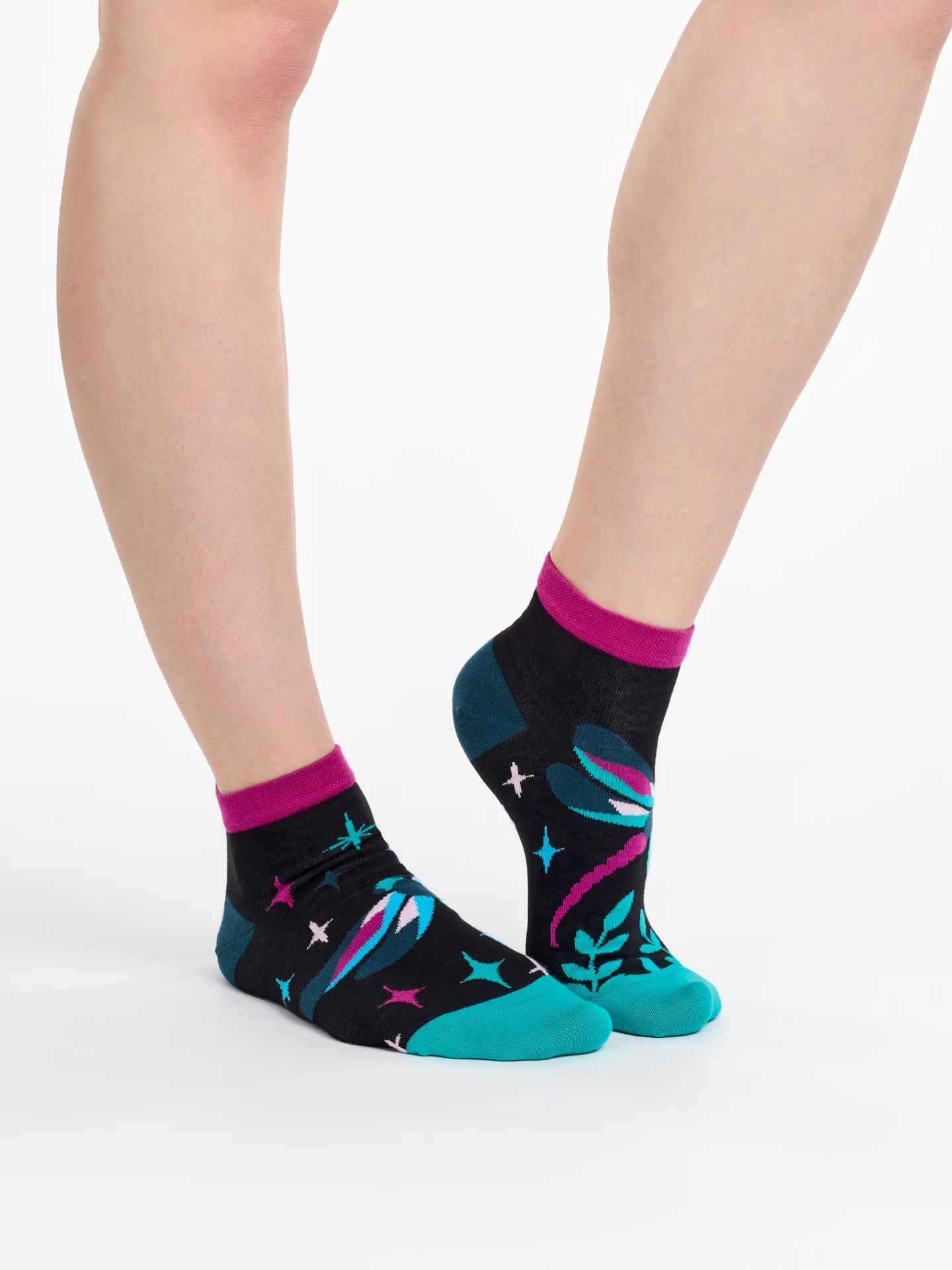 ankle-socks-dragonflies-at-night-02-24/24460e430333f52035c5a64eafaf2000d5939eb2