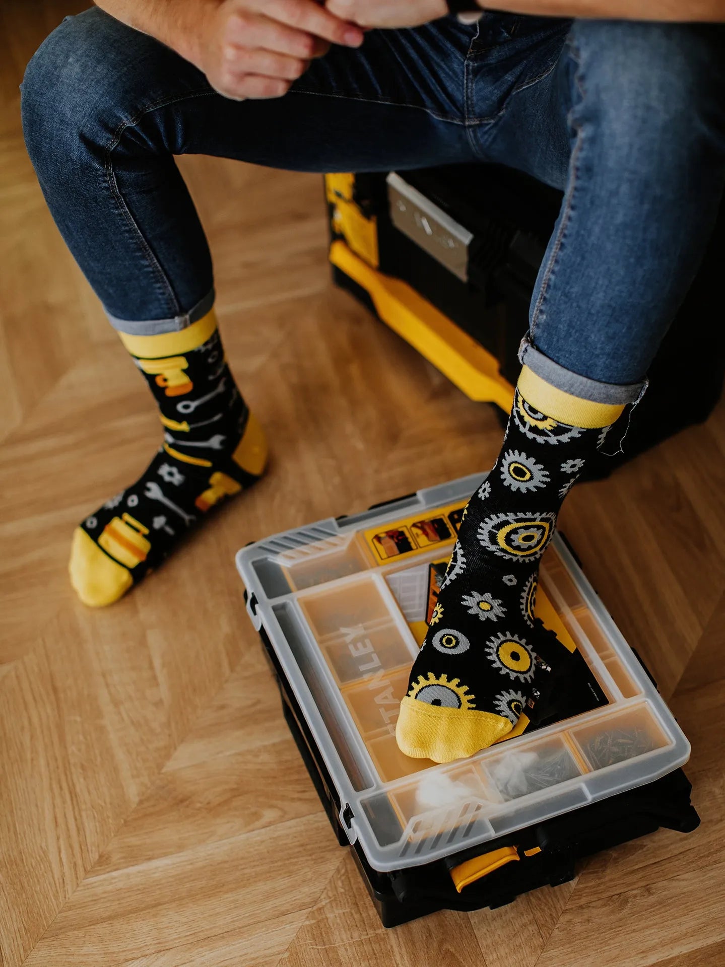 regular-socks-mechanic-02-cd/cd52f4867405c946f1454d05844bc78e978f1639