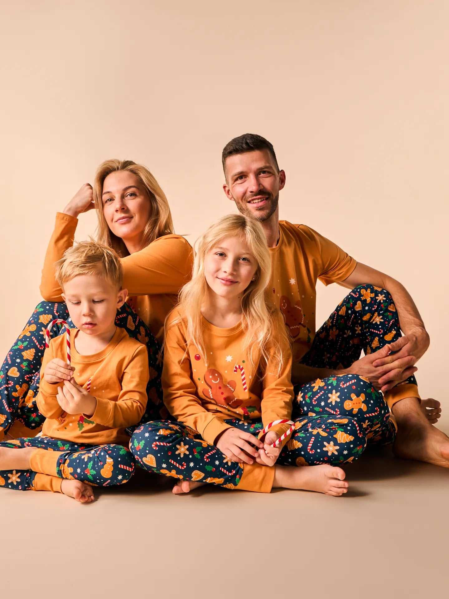 kids-pyjamas-gingerbread-sweets-e0/e0cb43c38a7e135a3dad773ffd86ab2b85bed2ce