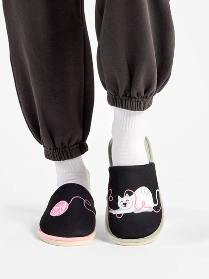 slippers-cat-ball-00/00ce920f50776fd59a0214ea5487b6bff420f3db