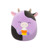 Squishmallows Alexie Văcuța Violet care Ține Acadeaua de Porumb cu Ochii Închiși, 20 cm