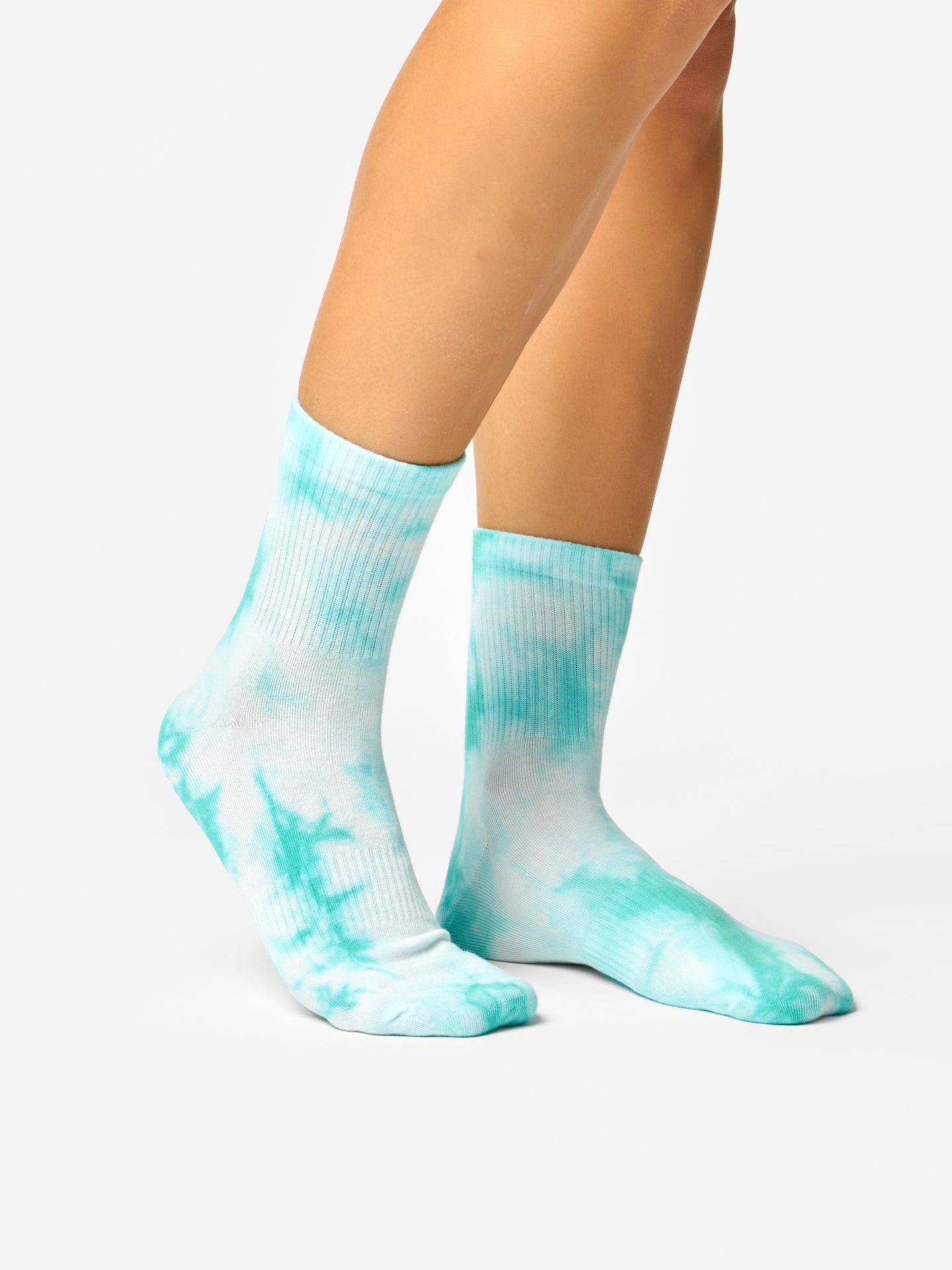 aquamarine-green-tie-dyed-crew-socks-cd/cd468c25ca48b816c908845eb77025c95b430606