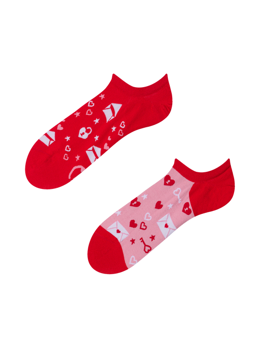 sneaker-socks-love-letters-58/583244e7397cb9c4bed141424c3cc64348ddf904