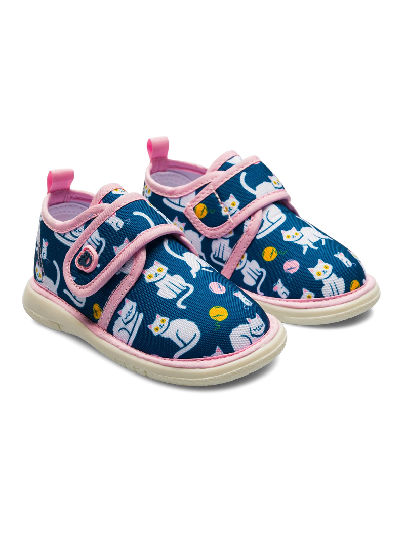 baby-slippers-playful-kitty-5b/5bf7eb53b0abb1627e1b492f2147a339cf5729aa