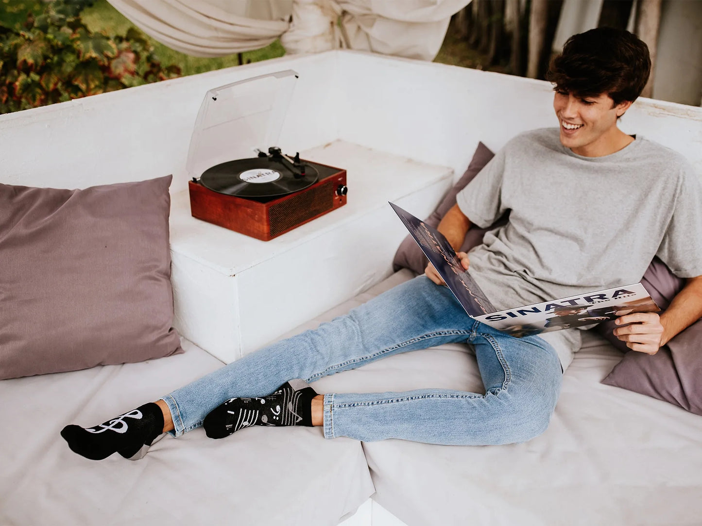 good-mood-low-socks-music-73/73ba87b23f7b2350a7c22ecf9a91ae0b35a98e04