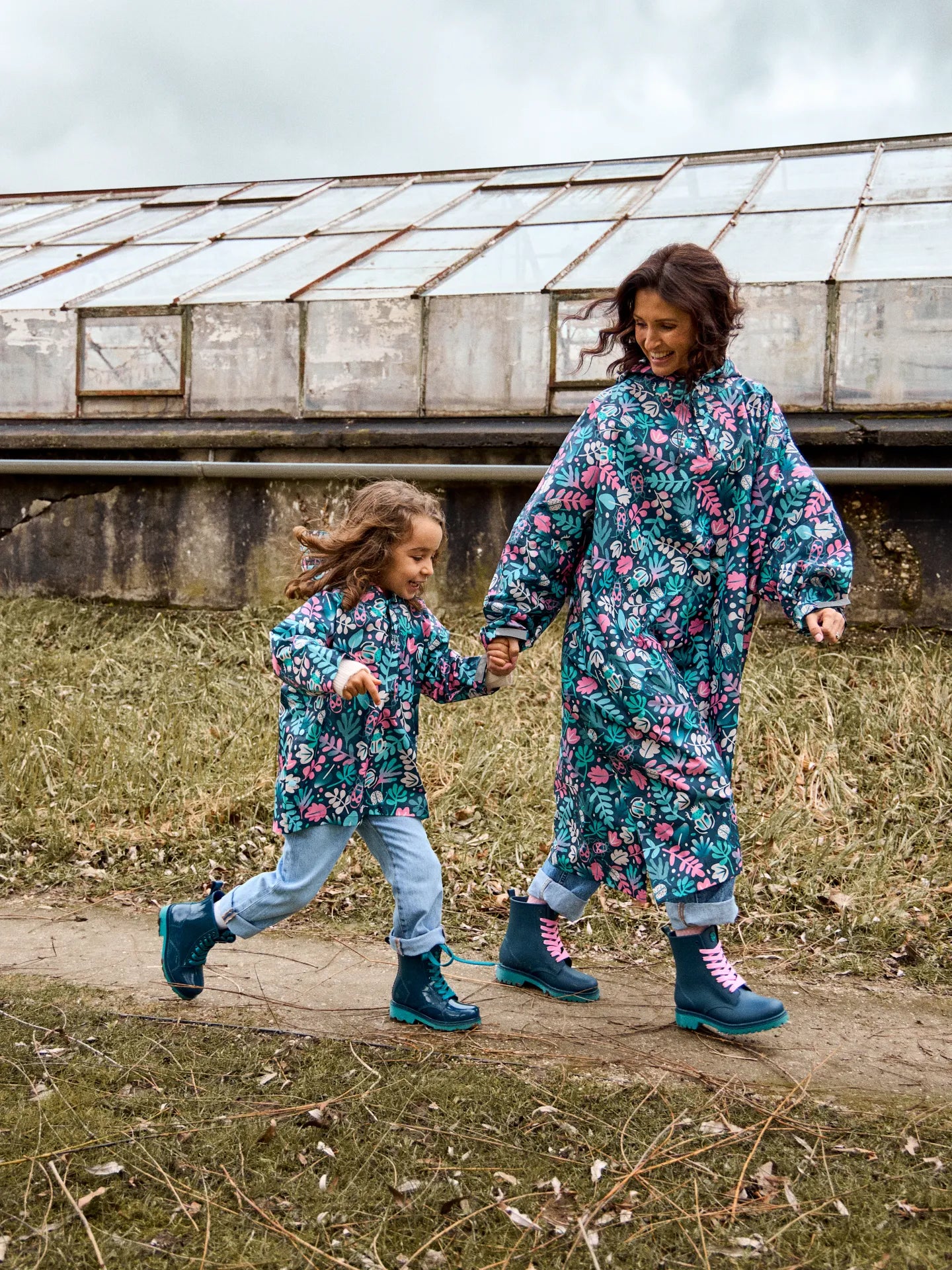 raincoat-leaves-bugs-b3/b33f80562512b30c4c5441e3ae92215b3ba35985