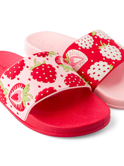 slides-sweet-strawberries-02-fc/fc7bba4bba799234e843a0f2c79fae6bdf198d05