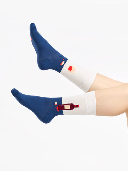 regular-socks-bottle-of-wine-02-92/92122796ca35674fbbe17312e444896a403f6703