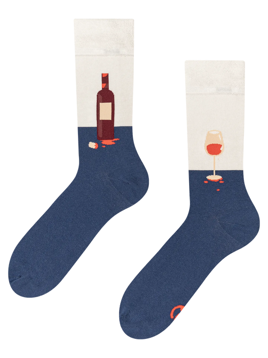 regular-socks-bottle-of-wine-02-8a/8a14d2f73892755bed1b2ae8b2df161922d58e86
