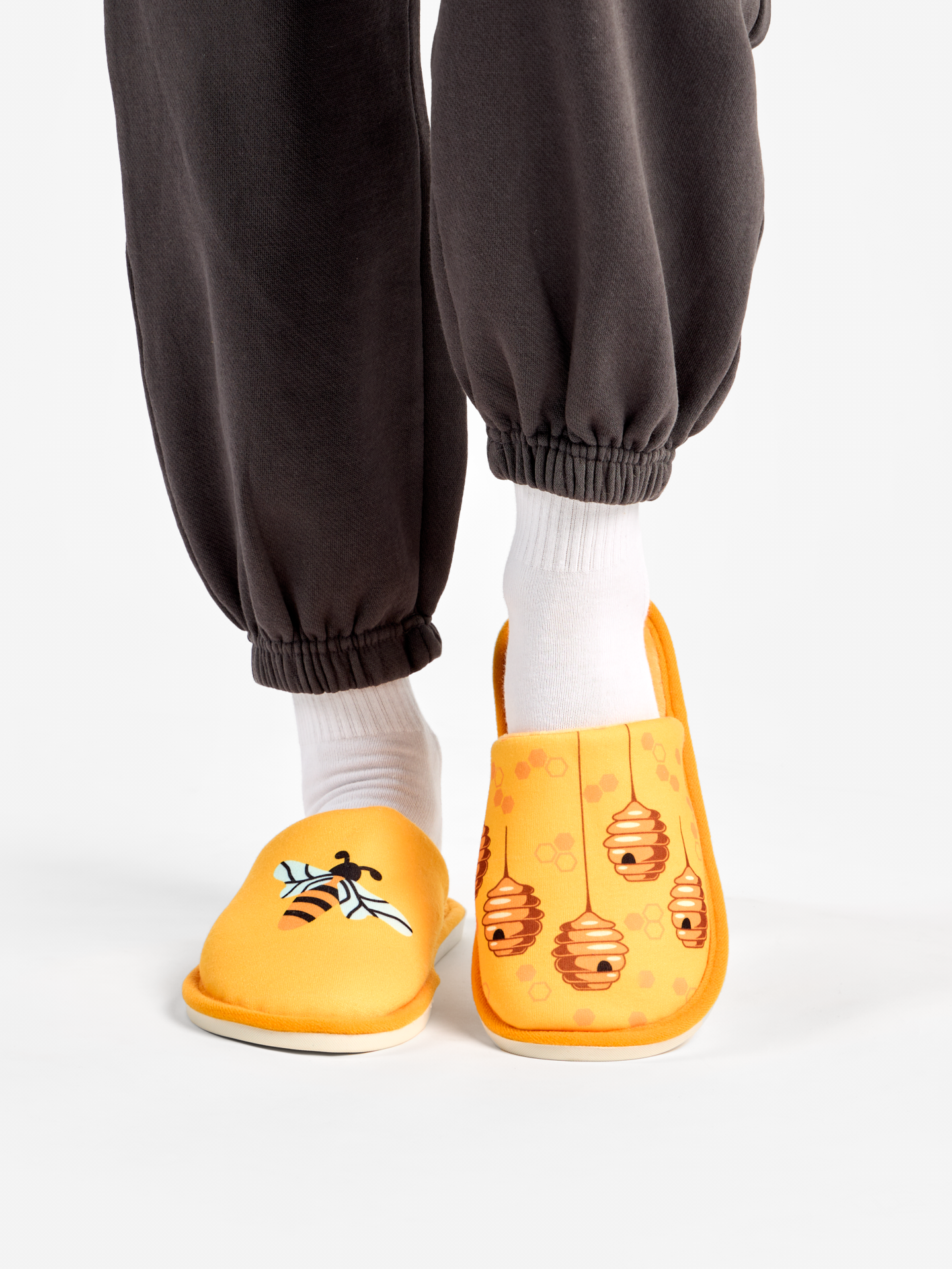 slippers-busy-bees-00/00809698462db50d3b564a255d935c78844c5564