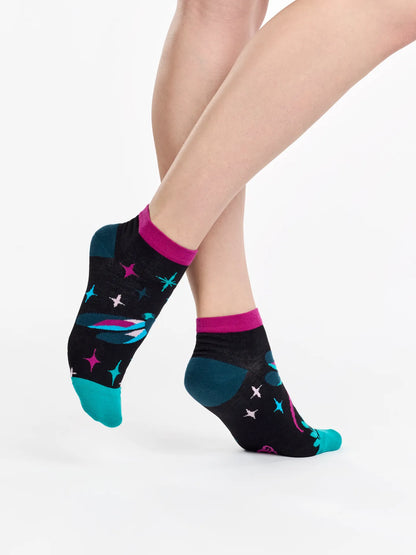 ankle-socks-dragonflies-at-night-02-db/dbb8bc8049e814e703f636b35e232eb68562c4c7