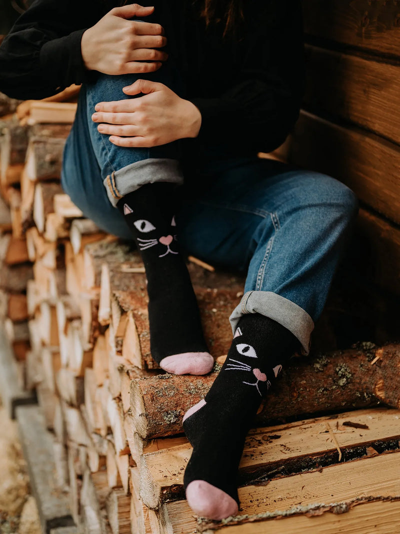 warm-socks-cats-gaze-1-f8/f89fd26748287ba3b1e97c689455bf6e12ea2a98